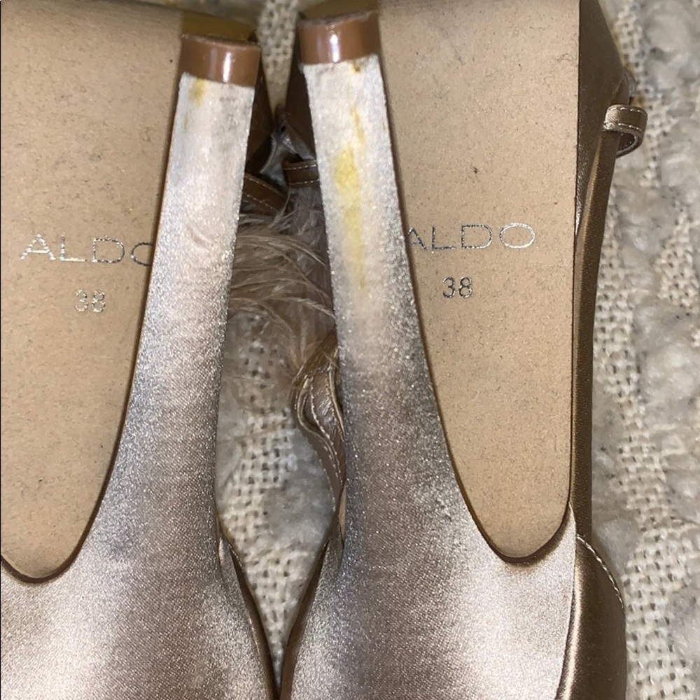 Aldo champagne colored satin heels with feathers - Picture 4 of 8